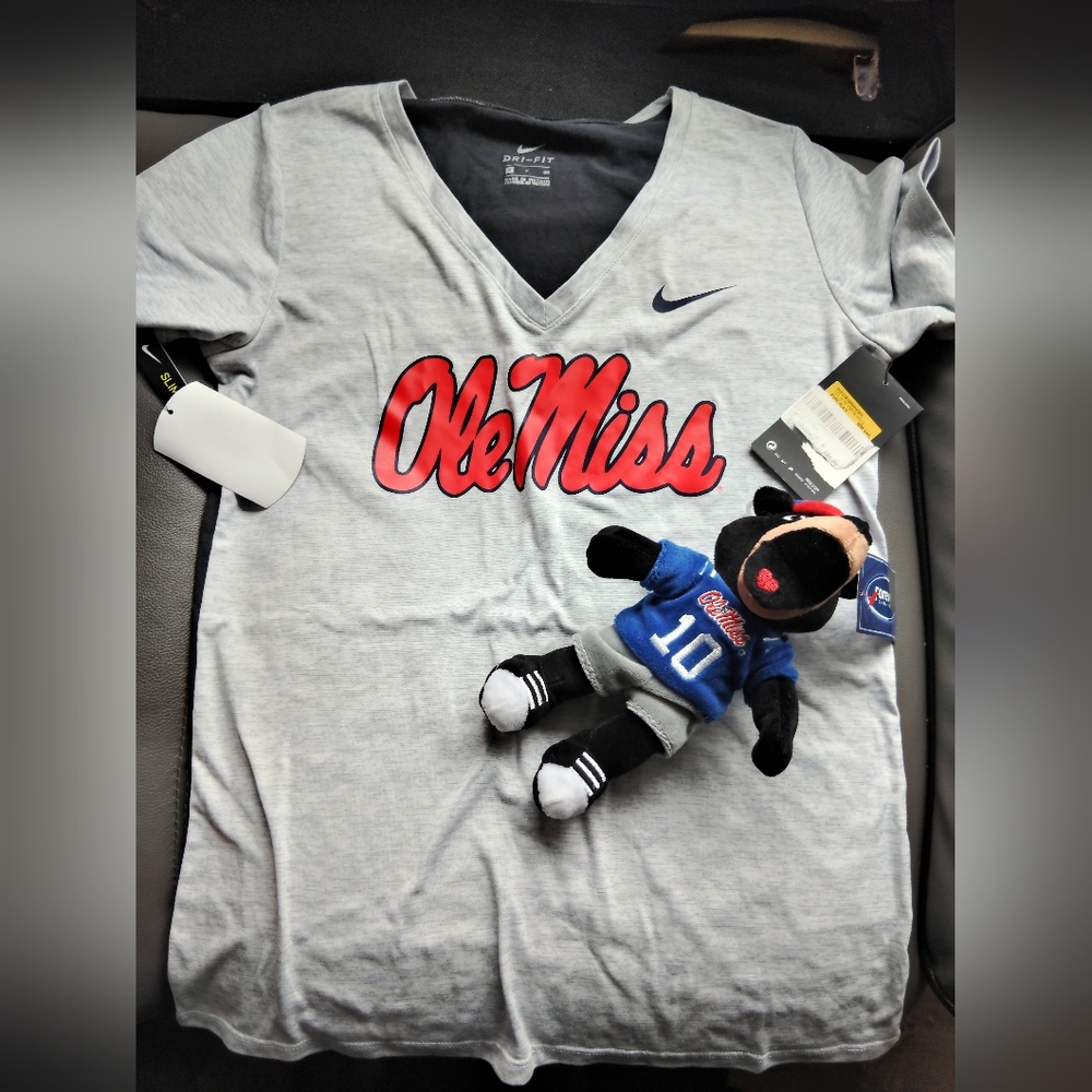 New Ole Miss T-shirt with Plush Pet
